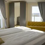 מלון דירות Boardinghouse - Living 4*